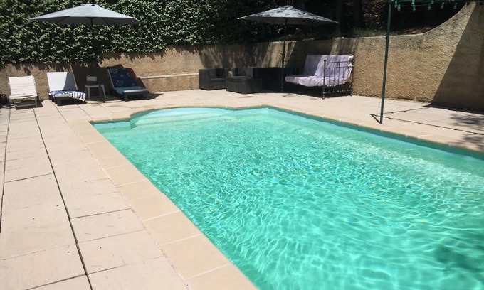 Pierrefeu-du-Var House | Holiday Home "Gite La Colline La Libran" with Shared Pool & Wi-Fi