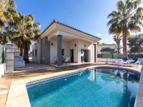 Riumar House | Holiday Home Gaviota 14 by Interhome