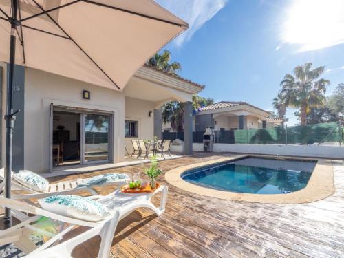 Riumar House | Holiday Home Gaviota 8 by Interhome