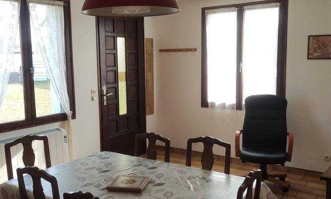 Montamise House | Holiday Home "Gite de la Croix Blanche" with Private Garden and Wi-Fi