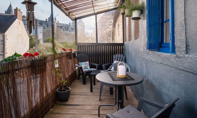 Josselin House | Holiday Home 'Gite Du Canal' with Private Terrace, Balcony and Wi-Fi