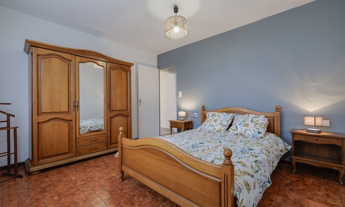 Langon House | Holiday Home 'Gite Du Maine' with Private Terrace, Private Garden and Wi-Fi