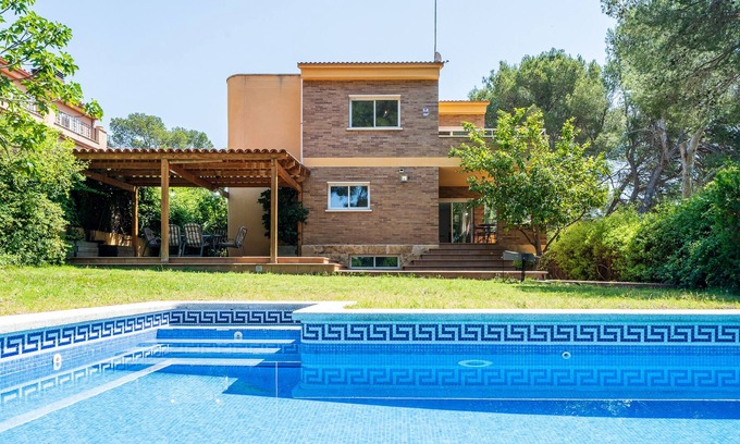 Tarragona House | Holiday Home 'Global Boscos' with Sea and Mountain Views, Private Pool, Terrace, A/C & Wi-Fi