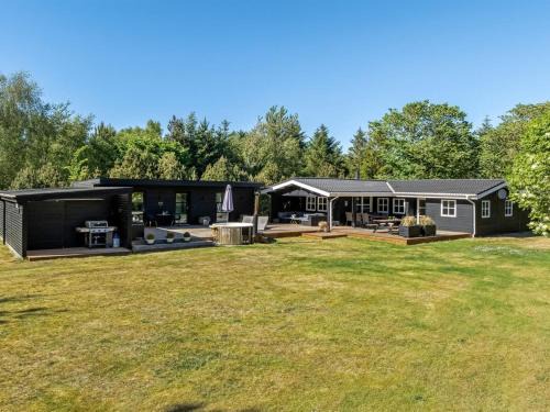 Fur House | Holiday Home Gudni - 200m to the inlet by Interhome