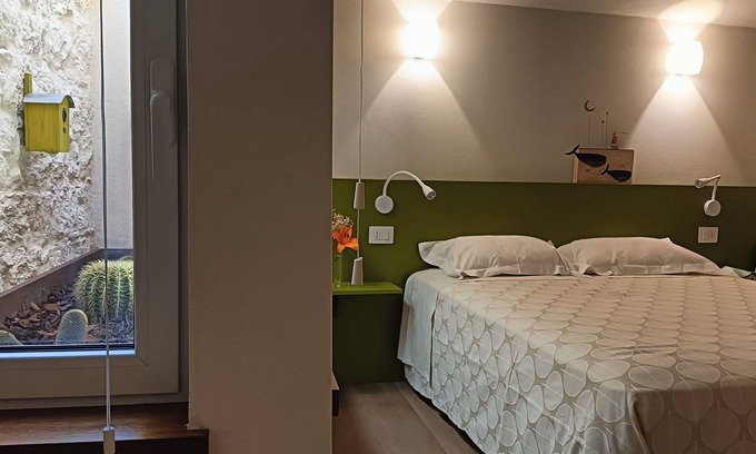 Tempio Pausania House | Holiday Home 'Il Giardinetto' with Private Terrace, Wi-Fi and Air Conditioning