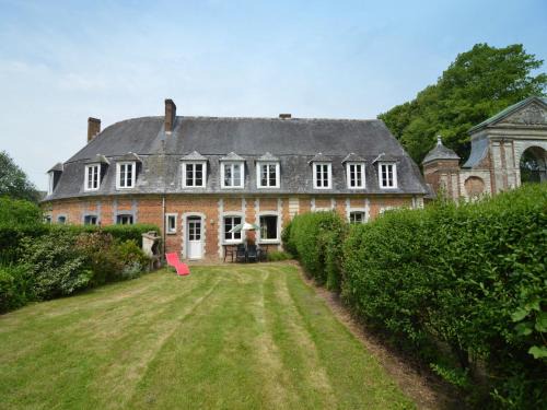 Gouy-Saint-Andre House | Holiday home in a historic building near Montreuil