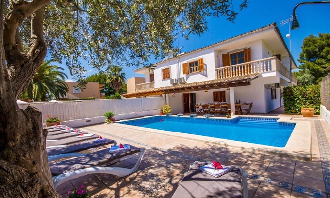 Alcudia House | Holiday Home in Alcudia with Private Pool