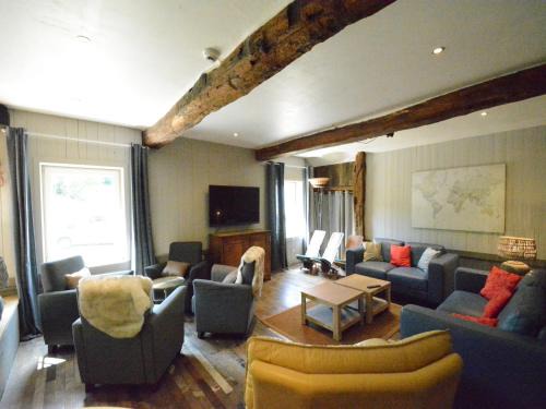 Gembes House | Holiday Home in Bièvre with Terrace, cleaning included