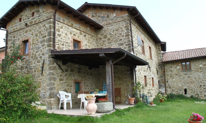 Mulazzo House | Holiday Home in Canossa with Swimming Pool, Garden and Patio