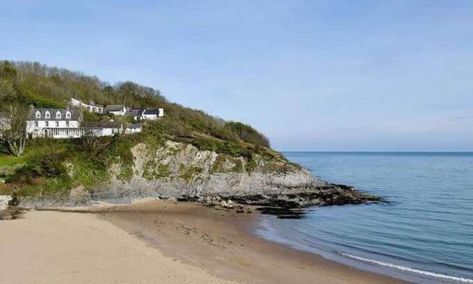 Llanon House | Holiday Home in Ceredigion Near Sea Beach