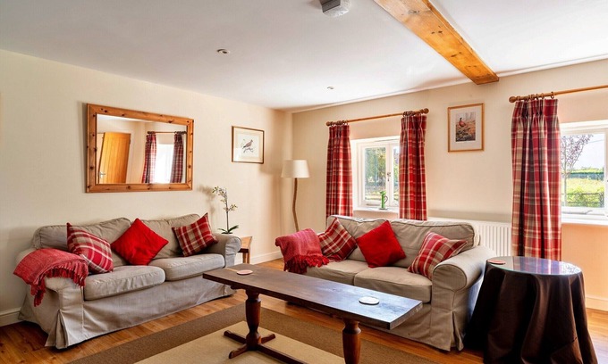 Freefolk Cottage | Holiday Home in Andover near New Forest Park