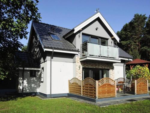 Wapnica House | Holiday Home in Karnocicie by Szczecin Lagoon