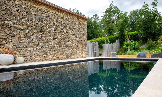Loubejac House | Holiday Home in Loubejac with Bubble Bath