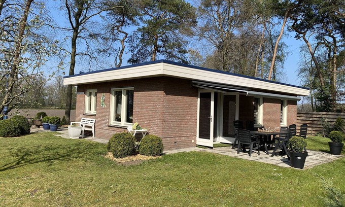 Reutum House | Holiday Home in Reutum with Bubble Bath