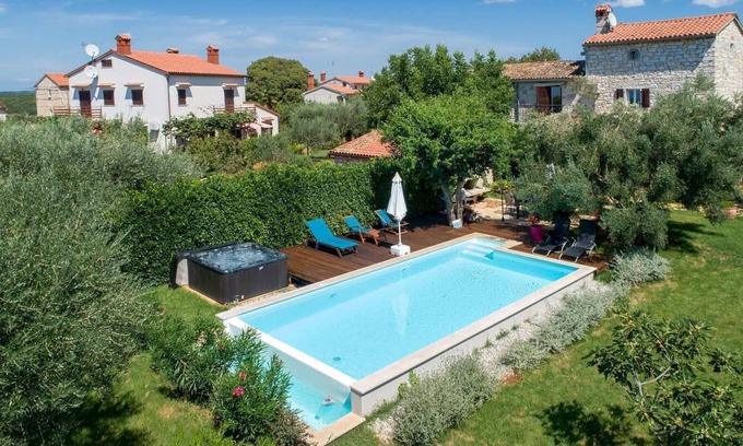 Rosini Villa | Holiday home in Poreč with a whirlpool on completely enclosed garden