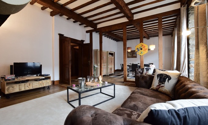 Lorcy House | Holiday Home in Saint-Hubert with Fenced Garden