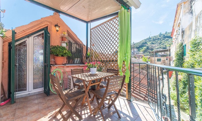 Dafnata House | Holiday Home 'Irene's Loft' with Mountain View, Balcony & Wi-Fi