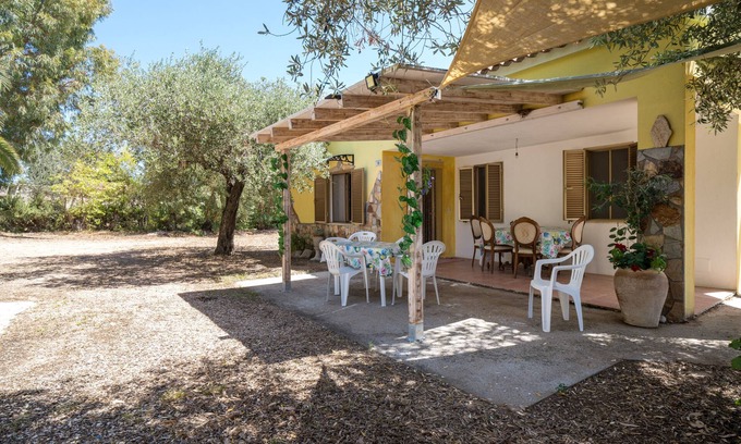 Siniscola House | Holiday Home 'Quadrilocale' with Private Terrace and Shared Garden