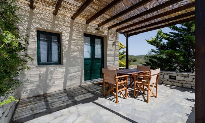 Kithira House | Holiday Home 'Kythiris Studios - Bungalow 1' with Sea View, Wi-Fi and Air Conditioning