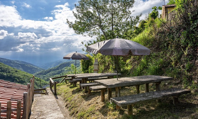 Villar de Pineres House | Holiday Home 'La Nozal - La Vallicuerra' with Mountain View, Private Terrace and Private Garden
