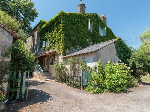 Bourg-Archambault House | Holiday Home Le Jardin de Timothee by Interhome