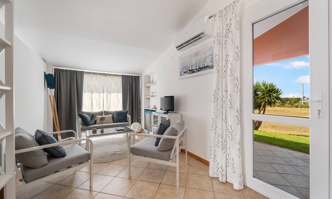 Elmas House | Holiday Home "Le Tenute del Mandarino" with Mountain View, Garden & Wi-Fi