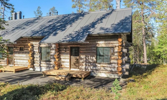 Akaslompolo House | Holiday Home Maahisenrinne 3 f 25 by Interhome