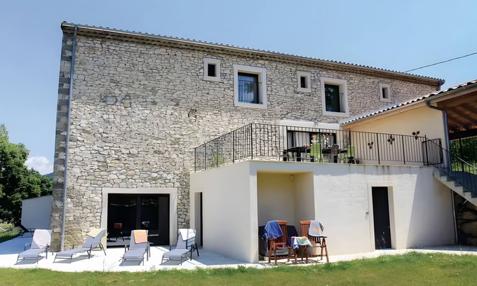 La Touche House | Holiday Home 'Magnifique' with Mountain View, Wi-Fi and Air Conditioning