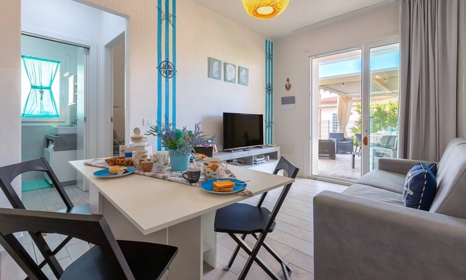 Lu Bagnu House | Holiday Home 'Marachele' with Shared Pool, Private Garden and Air Conditioning