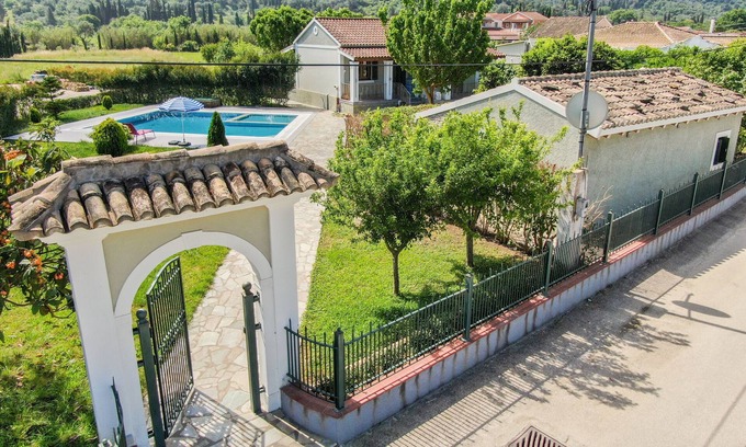 Sidari House | Holiday Home 'Mini Country House' with Private Pool, Wi-Fi and Air Conditioning