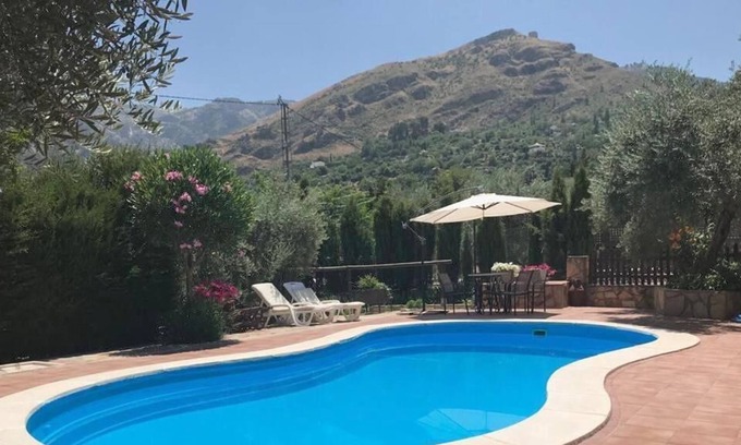 Cazorla House | Holiday Home 'Mirador de Cazorla 3 dormitorios' with Mountain View, Pool & Shared Terrace