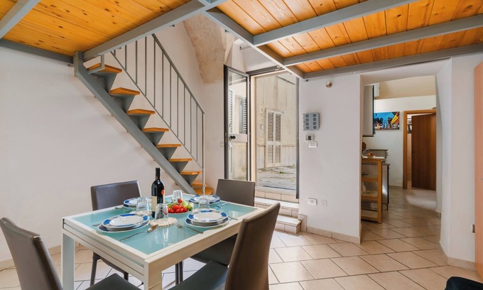 Centro Storico House | Holiday Home 'Miry' with Air Conditioning