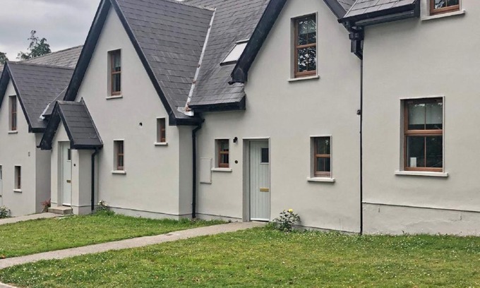 Terryglass House | Holiday Home Old Court Holiday Home-1 by Interhome