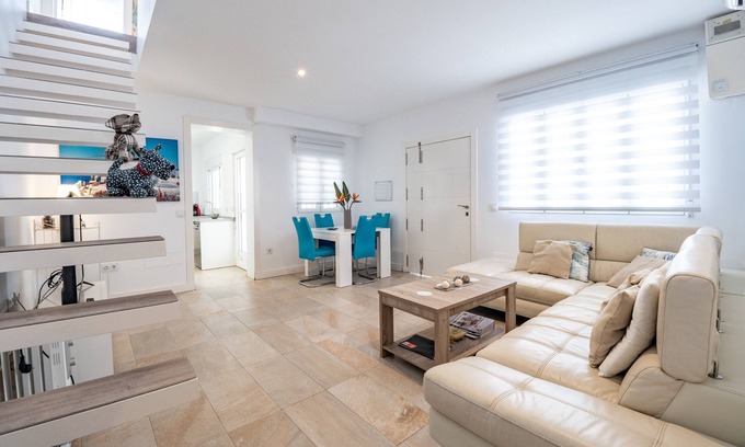 Punta Umbria House | Holiday Home 'Precioso Chalet A Pie De Playa' with Sea View, Wi-Fi and Air Conditioning