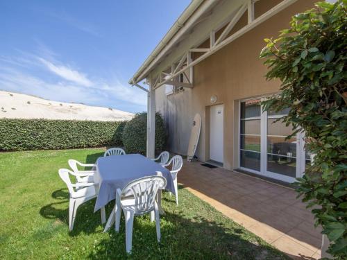 Biscarrosse Plage House | Holiday Home Résidence Dune Blanche - Océan1 by Interhome