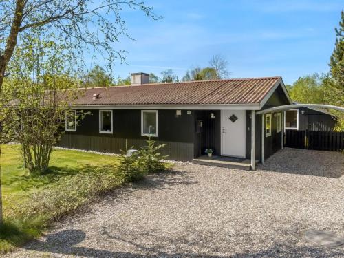 Hou House | Holiday Home Randulf - from the sea by Interhome