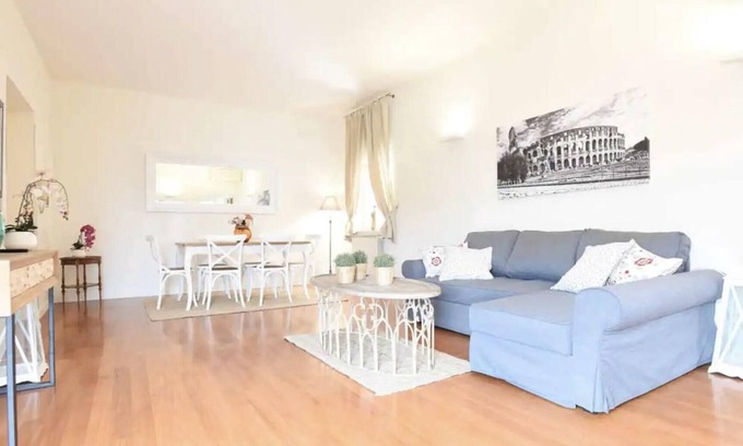 Flaminio House | Holiday Home 'Romantic Apartment Metro Flaminio' with Wi-Fi and Air Conditioning
