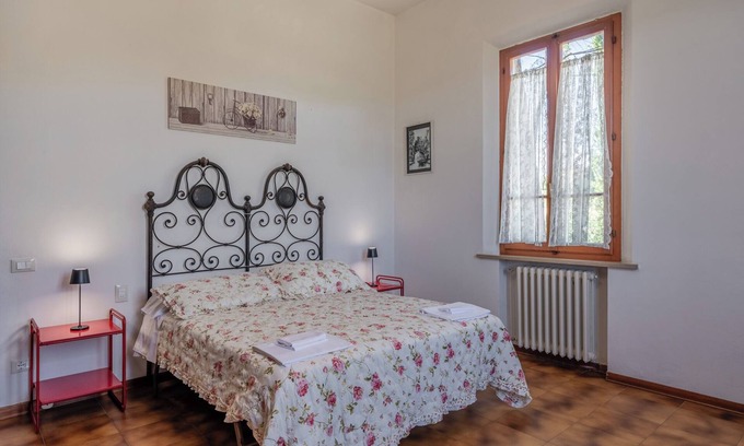 Fucecchio House | Holiday Home 'Ruben' with Shared Pool, Private Terrace and Wi-Fi