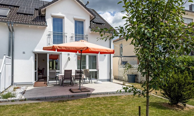 Markdorf House | Holiday Home 'Storchennest' with Private Terrace, Private Garden and Wi-Fi