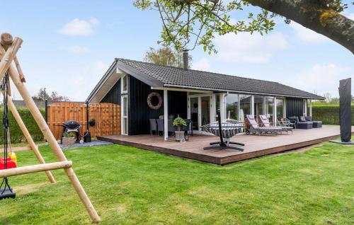 Næsby Strand House | Holiday Home Stubbegårdsparken