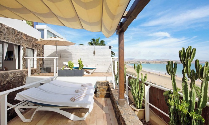 Bahia Calma House | Holiday Home "Torre 4" with Sea View, Terrace & Wi-Fi