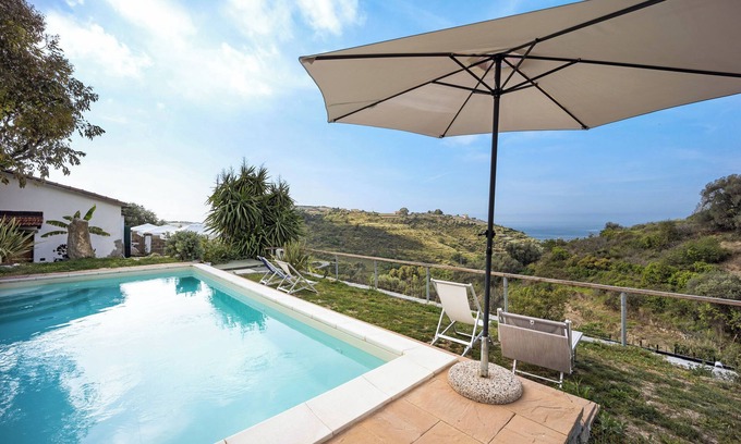 Pompeiana House | Holiday Home 'Tutti i Frutti' with Sea View & Shared Pool