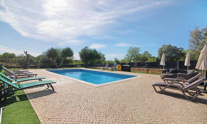 Albufeira House | Holiday Home 'Villa Assumadas' with Mountain View, Wi-Fi and Air Conditioning