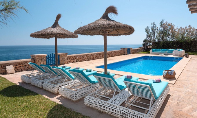 Portocolom House | Holiday Home 'Villa Domus Alba AB' with Sea View, Pool & Wi-Fi