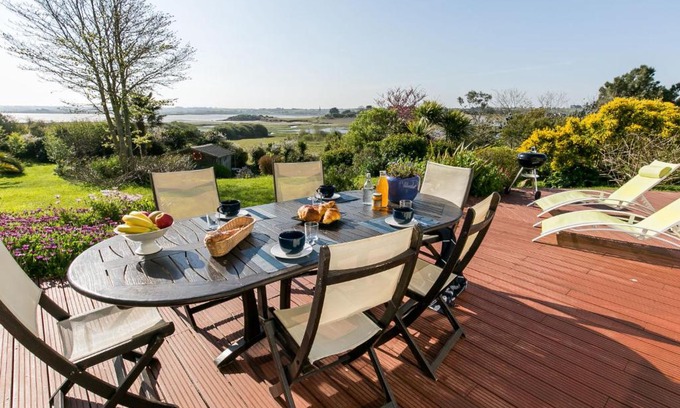 Plouneour-Trez House | Holiday Home Villa Panorama Mer by Interhome