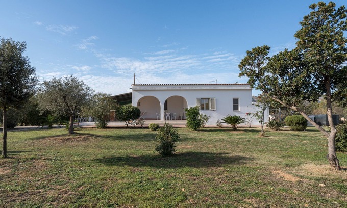 Orosei House | Holiday Home 'Villa Sa Mela 28' with Wi-Fi, Private Terrace and Garden