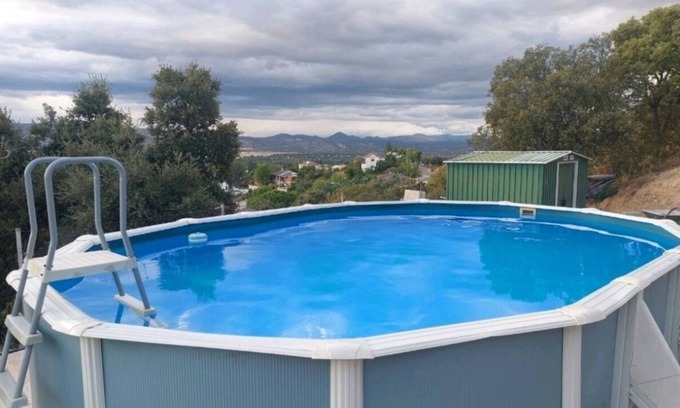 Santa Cruz del Retamar House | Holiday Home "Villa Silvestre" with Mountain View, Pool & Wi-Fi