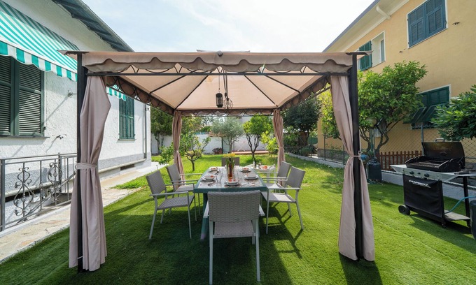 Bordighera House | Holiday Home 'Villa Verde - 300m From Sea' with Private Garden, Wi-Fi and Air Conditioning