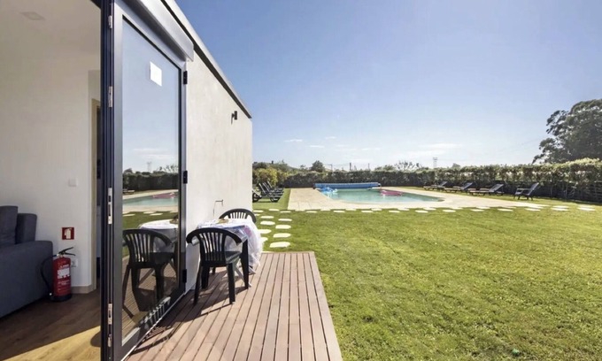Fonte Boa House | Holiday Home 'Villa with 4 Apartments' with Private Pool, Private Terrace and Wi-Fi Access