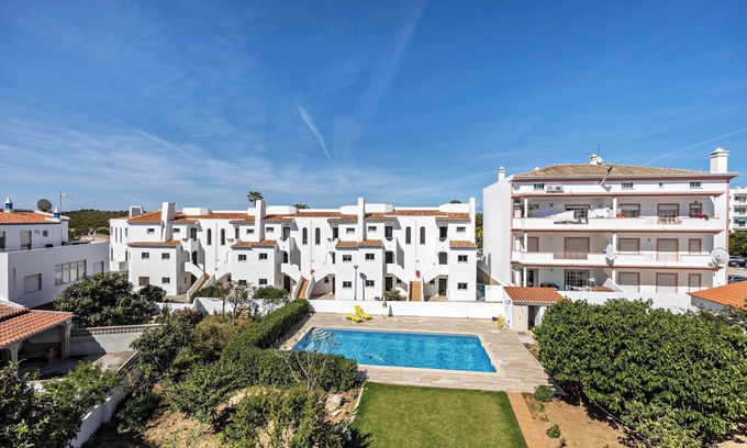 Burgau Apartment | Holiday Home Villas Brites nº5 with Open Terrace, Shared Pool & Wi-Fi